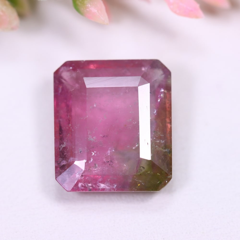8.20cts Natural Watermelon Tourmaline - Bi-Colour Faceted Cut , 387E: Ksmith Heritage Auctioneers Subject: Natural Tourmaline Origin: Africa Carat Weight: 8.20 cts Dimension: 13.5x11.8x5.3 mm Type: Faceted, Polished