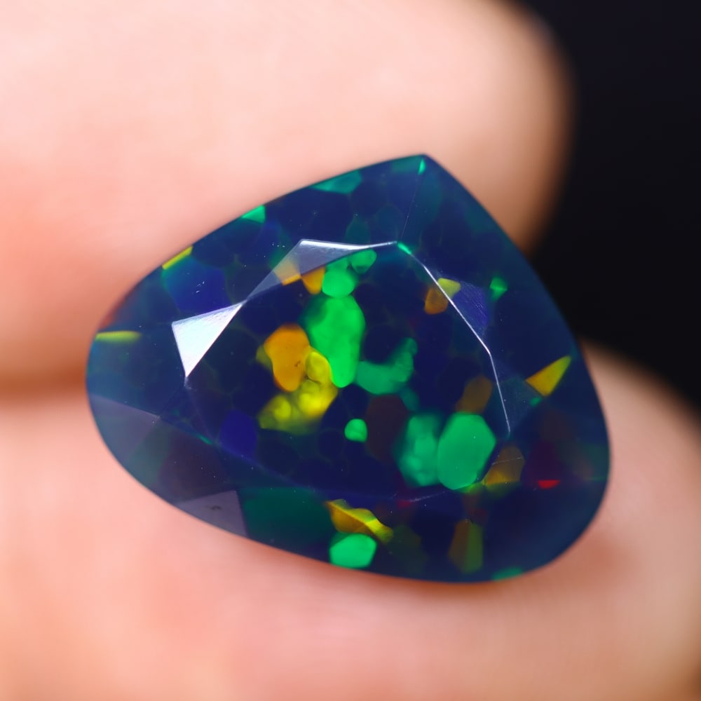 *7.13Ct Smoked Faceted Welo Opal Polished - Ethiopian Opal , 288C: Ksmith Heritage Auctioneers Subject: Natural Ethiopian Welo Opal Origin: Ethiopia Carat Weight: 7.13Ct Dimension: 17.1x13.4x8.8 mm Treatment: Smoked Type: Faceted, Polishe