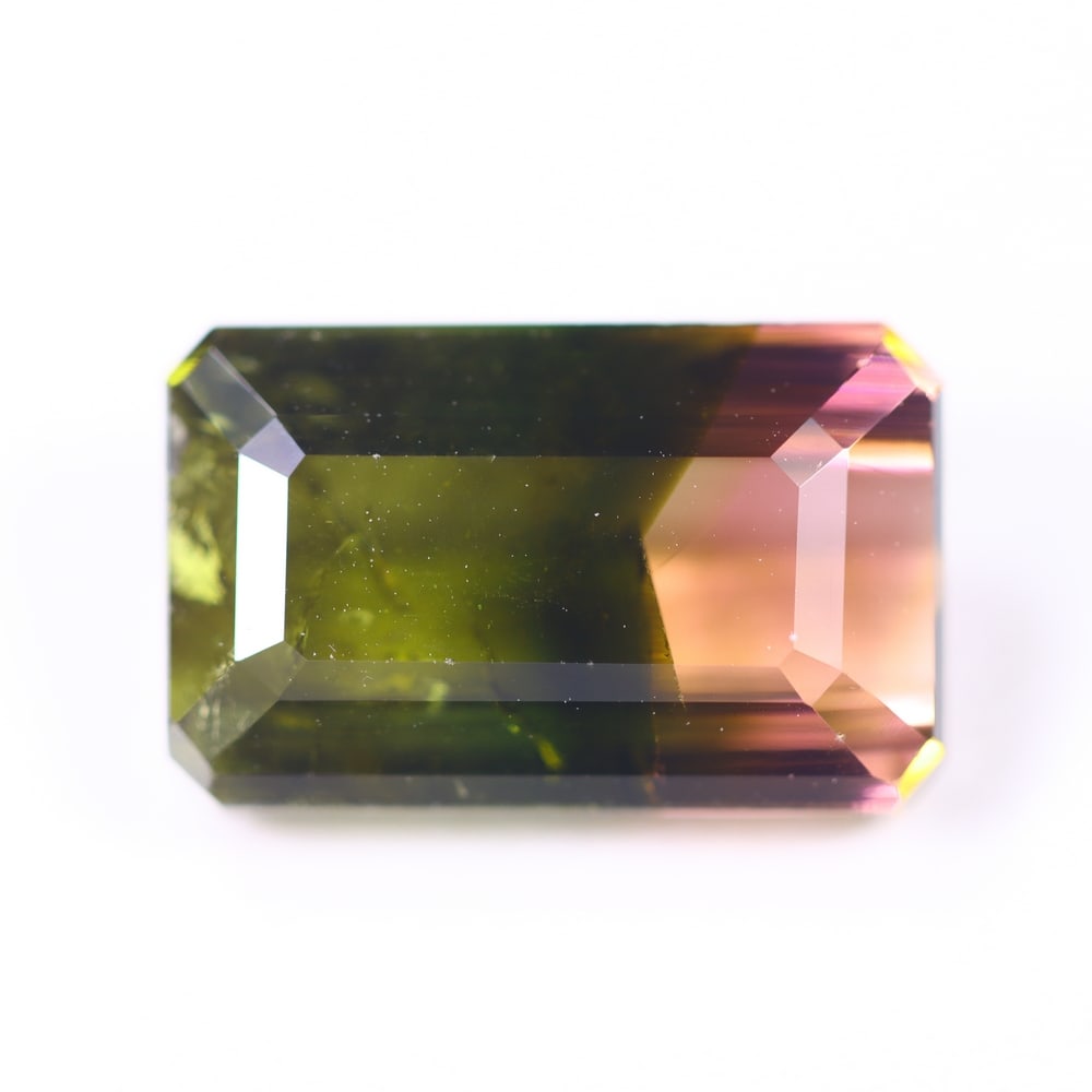 7.40cts Natural Watermelon Tourmaline - Bi-Colour Faceted Cut , 56E: Ksmith Heritage Auctioneers Subject: Natural Tourmaline Origin: Africa Carat Weight: 7.40 cts Dimension: 13.2x8.3x6.4 mm Type: Faceted, Polished