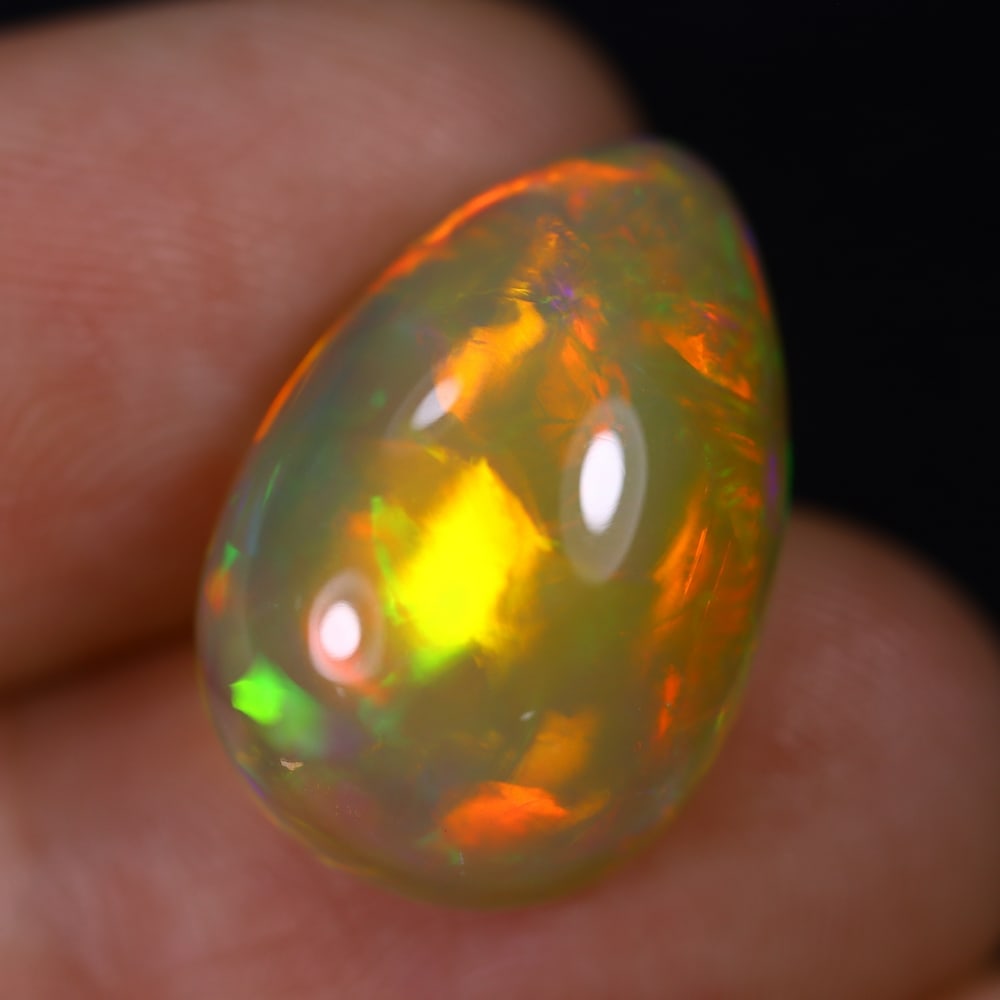*9.39Ct Welo Opal Polished - Ethiopian Opal , 421E: Ksmith Heritage Auctioneers Subject: Natural Ethiopian Welo Opal Origin: Ethiopia Carat Weight: 9.39Ct Dimension: 18.6x12.6x7.5 mm Treatment: Natural Untreated Type: Caboc
