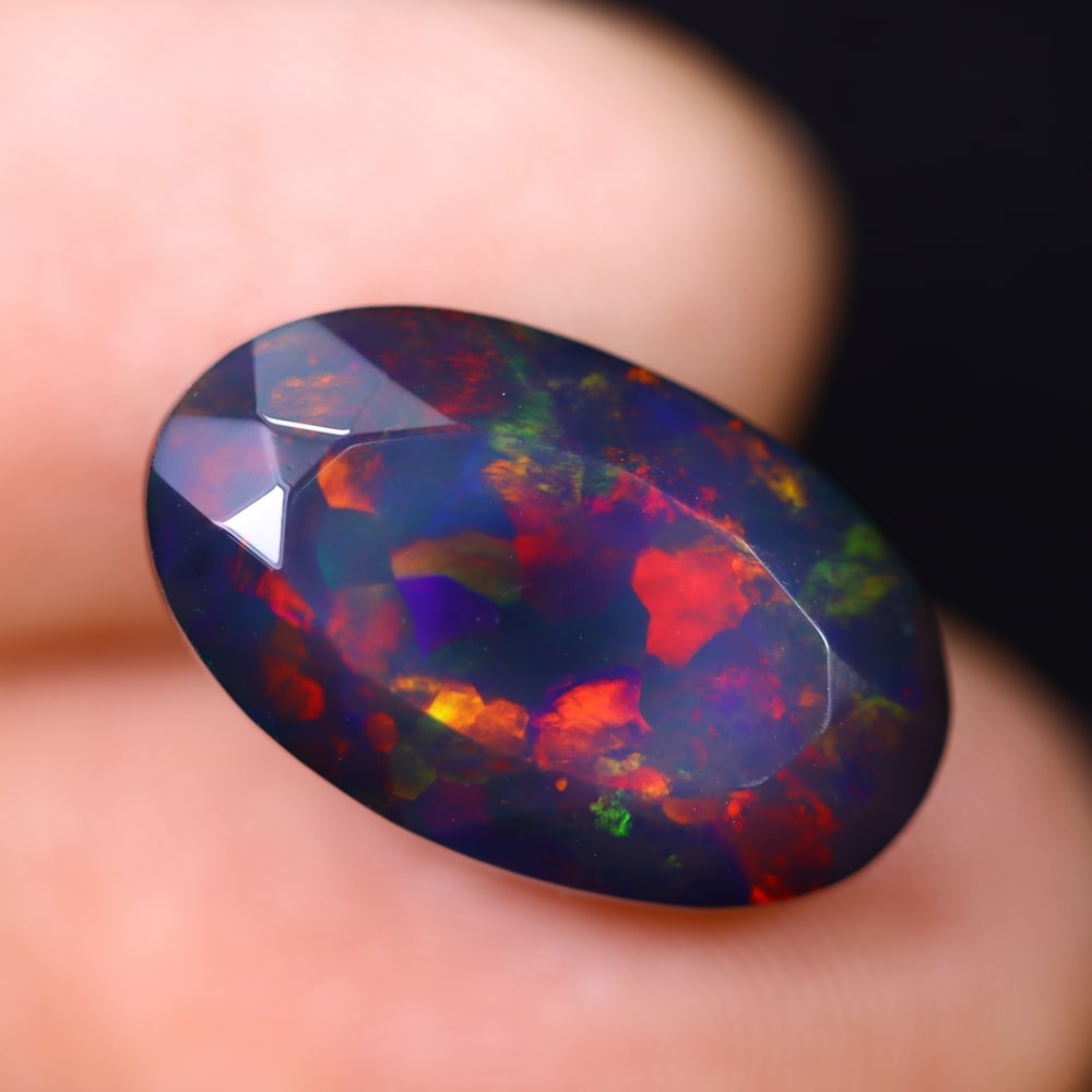 *6.01Ct Smoked Faceted Welo Opal Polished - Ethiopian Opal , 268C: Ksmith Heritage Auctioneers Subject: Natural Ethiopian Welo Opal Origin: Ethiopia Carat Weight: 6.01Ct Dimension: 17.3x10.6x7.5 mm Treatment: Smoked Type: Faceted, Polishe
