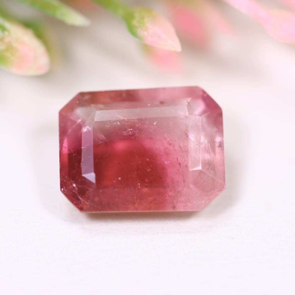 3.92cts Natural Watermelon Tourmaline - Bi-Colour Faceted Cut , 239E: Ksmith Heritage Auctioneers Subject: Natural Tourmaline Origin: Africa Carat Weight: 3.92 cts Dimension: 11.2x8.7x4.6 mm Type: Faceted, Polished