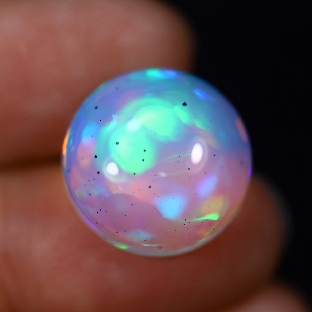*10.82Ct Welo Opal Polished - Ethiopian Opal , 182C: Ksmith Heritage Auctioneers Subject: Natural Ethiopian Welo Opal Origin: Ethiopia Carat Weight: 10.82Ct Dimension: 16x15.9x7.5 mm Treatment: Natural Untreated Type: Caboch