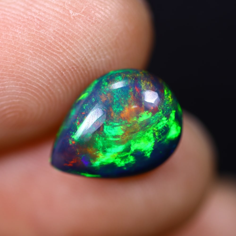 *2.41Ct Smoked Welo Opal Polished - Ethiopian Opal , 313C: Ksmith Heritage Auctioneers Subject: Natural Ethiopian Welo Opal Origin: Ethiopia Carat Weight: 2.41Ct Dimension: 12.5x9.5x4.3 mm Treatment: Smoked Type: Cabochon, Polishe