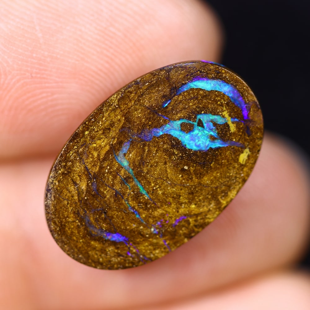 *9.19Ct Boulder Opal - Australian Opal , 195C: Ksmith Heritage Auctioneers Subject: Natural Boulder Opal Origin: Australia Carat Weight: 9.19Ct Dimension: 19.6x12.8x3.9 mm Treatment: Natural Untreated Type: Cabochon, P