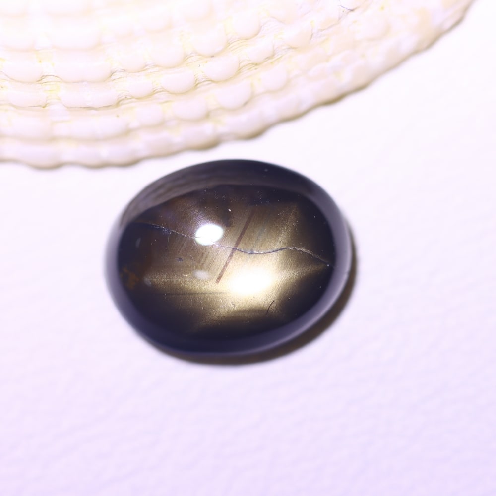 3.53cts 6 Rays Black Star Sapphire , 1204E: Ksmith Heritage Auctioneers Subject: Natural 6 Rays Star Sapphire Origin: Myanmar Carat Weight: 3.53cts Dimension: 9.8x7.7x4 mm Treatment: Diffusion Type: Cabochon, Polish
