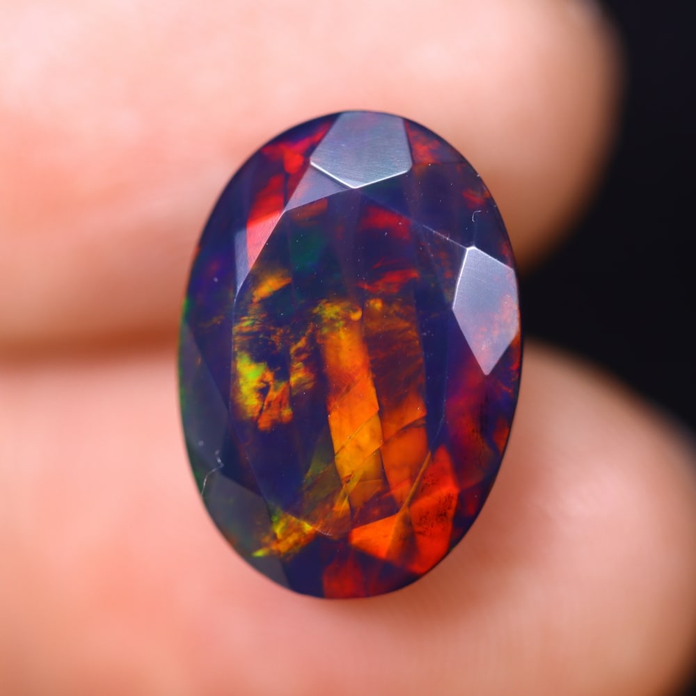 *5.10Ct Smoked Faceted Welo Opal Polished - Ethiopian Opal , 291C: Ksmith Heritage Auctioneers Subject: Natural Ethiopian Welo Opal Origin: Ethiopia Carat Weight: 5.10Ct Dimension: 15.1x11x7.2 mm Treatment: Smoked Type: Faceted, Polished<