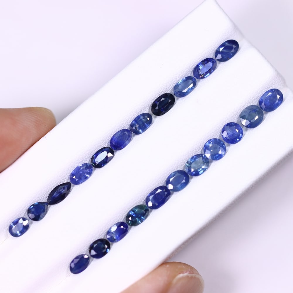 *6.85Ct Heated Blue Sapphire Lot - Polished Faceted , 350C: Ksmith Heritage Auctioneers Subject: Natural Sapphire Carat Weight: 6.85Ct Dimension: 4.8x3x1.8 mm Treatment: Heated Type: Faceted, Polished