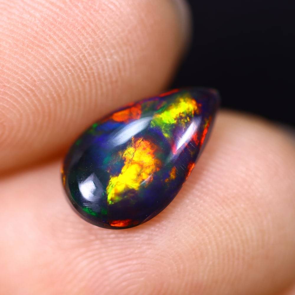 *1.20Ct Smoked Welo Opal Polished - Ethiopian Opal , 308C: Ksmith Heritage Auctioneers Subject: Natural Ethiopian Welo Opal Origin: Ethiopia Carat Weight: 1.20Ct Dimension: 12.3x7.7x2.6 mm Treatment: Smoked Type: Cabochon, Polishe