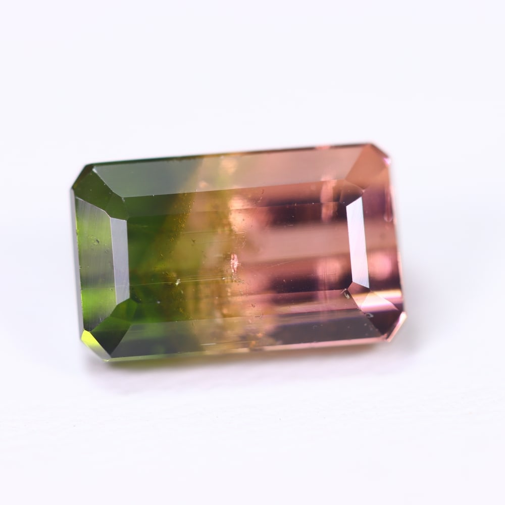 4.96cts Natural Watermelon Tourmaline - Bi-Colour Faceted Cut, 4B: Ksmith Heritage Auctioneers Subject: Natural Tourmaline Origin: Africa Carat Weight: 4.96cts Dimension: 10.9x6.7x6.5 mm Type: Faceted, Polished