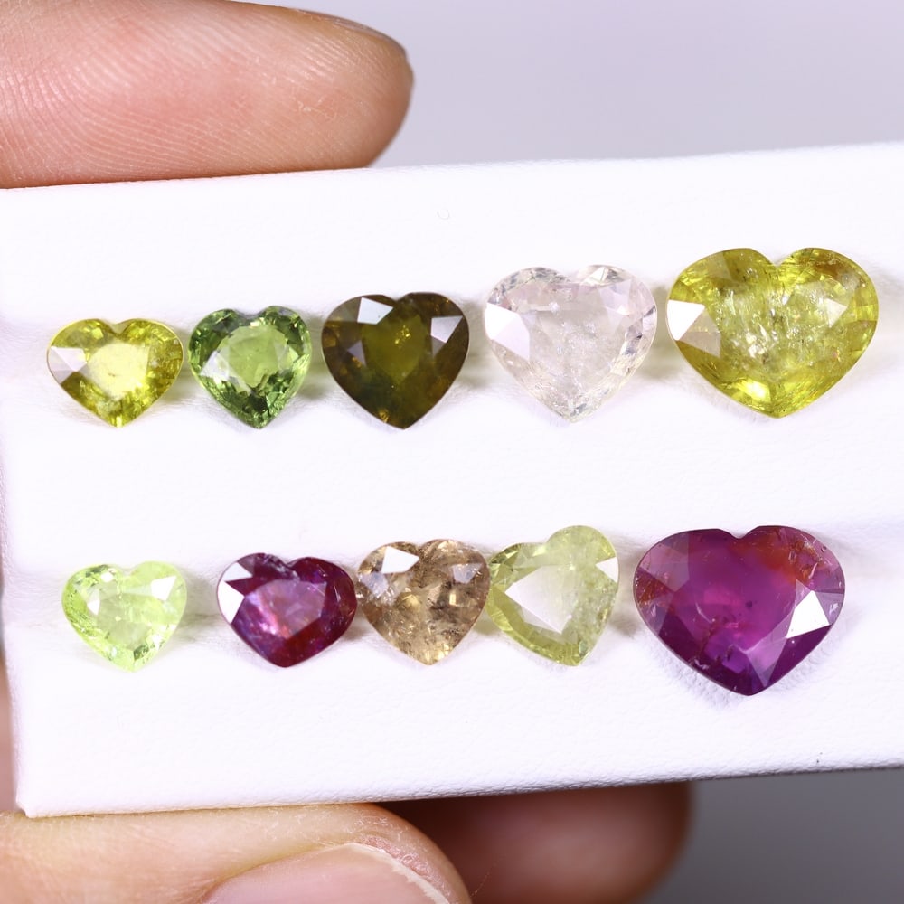 *16.55Ct Heated Fancy Sapphire Lot - Polished Faceted , 334C: Ksmith Heritage Auctioneers Subject: Natural Sapphire Carat Weight: 16.55Ct Dimension: 7x5.6x3.2 mm Treatment: Heated Type: Faceted, Polished