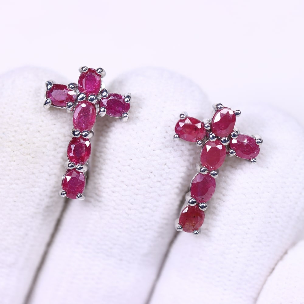 Earrings Ruby - 925 Sterling Silver , 998B: Ksmith Heritage Auctioneers Subject: Natural Ruby Origin: Thailand Carat Weight: 3.26g Dimension: Gemstone 3x4mm Type: Earrings