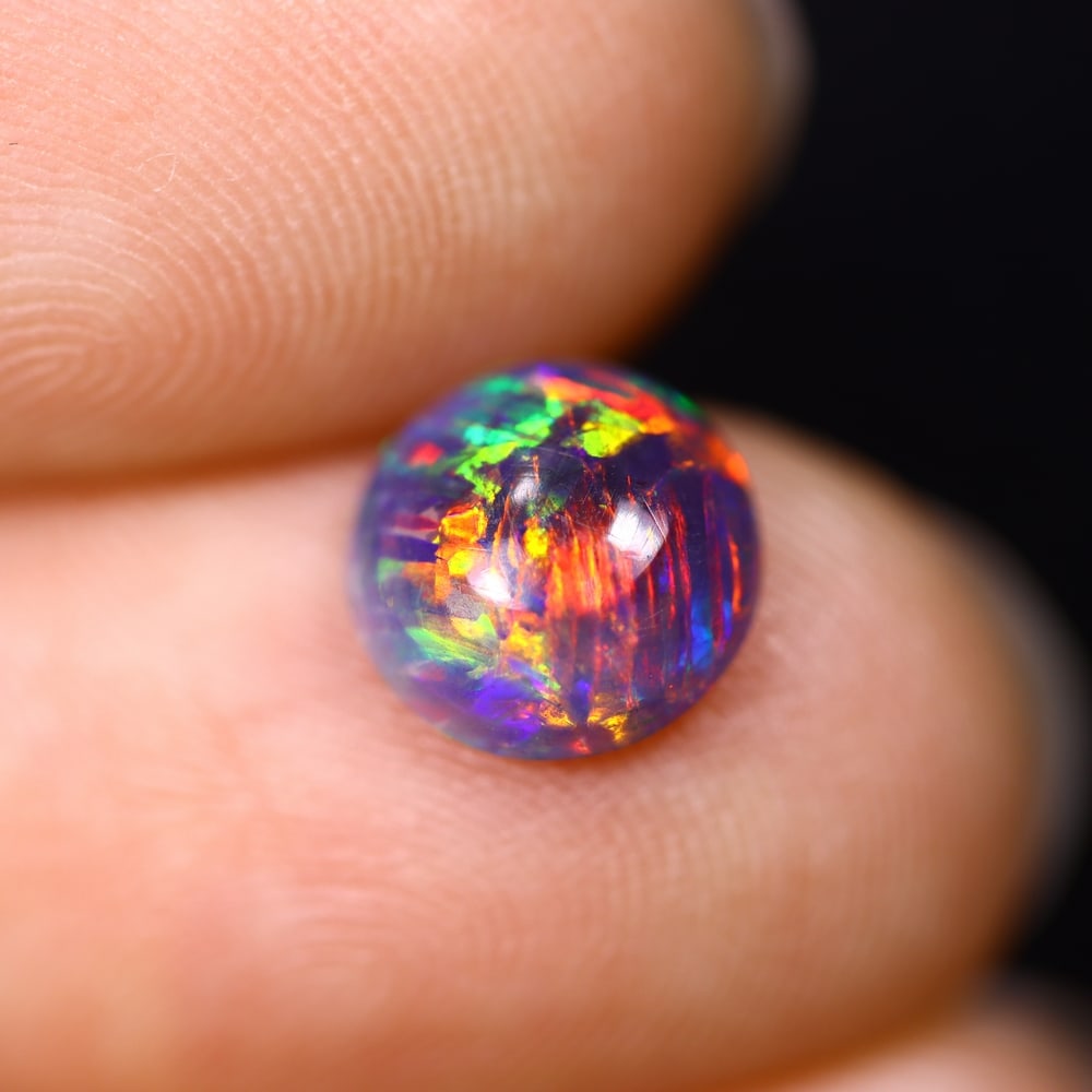 *0.73Ct Smoked Welo Opal Polished - Ethiopian Opal , 301C: Ksmith Heritage Auctioneers Subject: Natural Ethiopian Welo Opal Origin: Ethiopia Carat Weight: 0.73Ct Dimension: 8x7.9x3.3 mm Treatment: Smoked Type: Cabochon, Polished