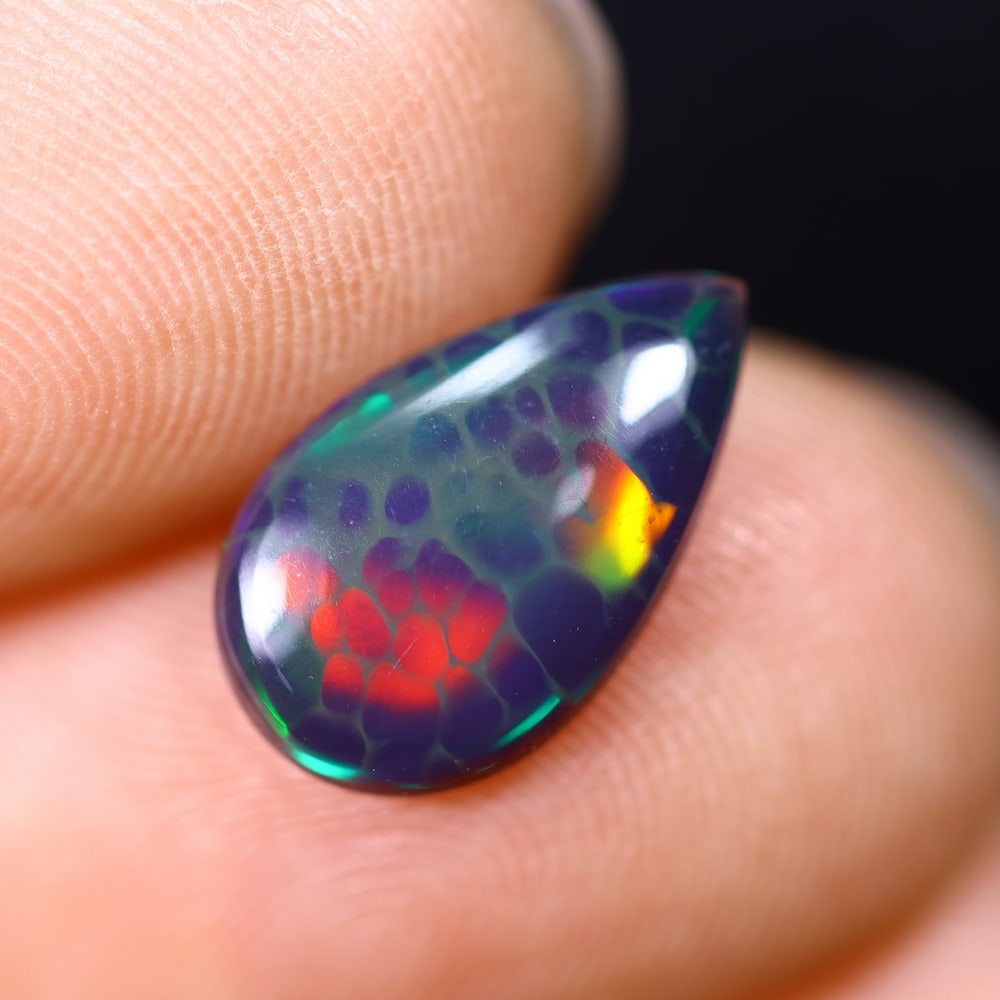 *1.08Ct Smoked Welo Opal Polished - Ethiopian Opal , 306C: Ksmith Heritage Auctioneers Subject: Natural Ethiopian Welo Opal Origin: Ethiopia Carat Weight: 1.08Ct Dimension: 12.8x7.7x2.5 mm Treatment: Smoked Type: Cabochon, Polishe