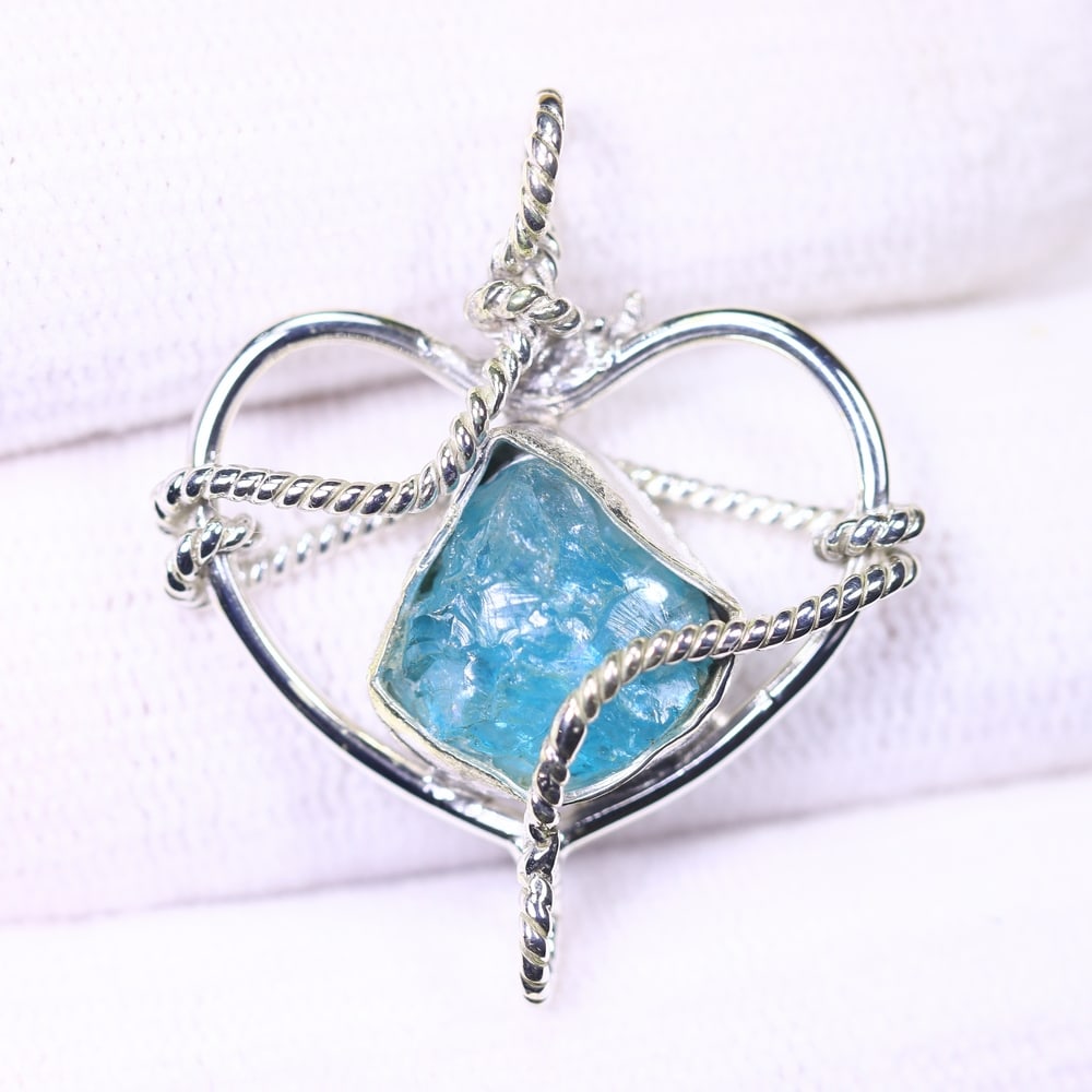3.78g Crystal Rock Wire Wrap Pendant - 925 Silver , 933E: Ksmith Heritage Auctioneers Subject: Natural Crystal Rock Pendant Type: Pendant
