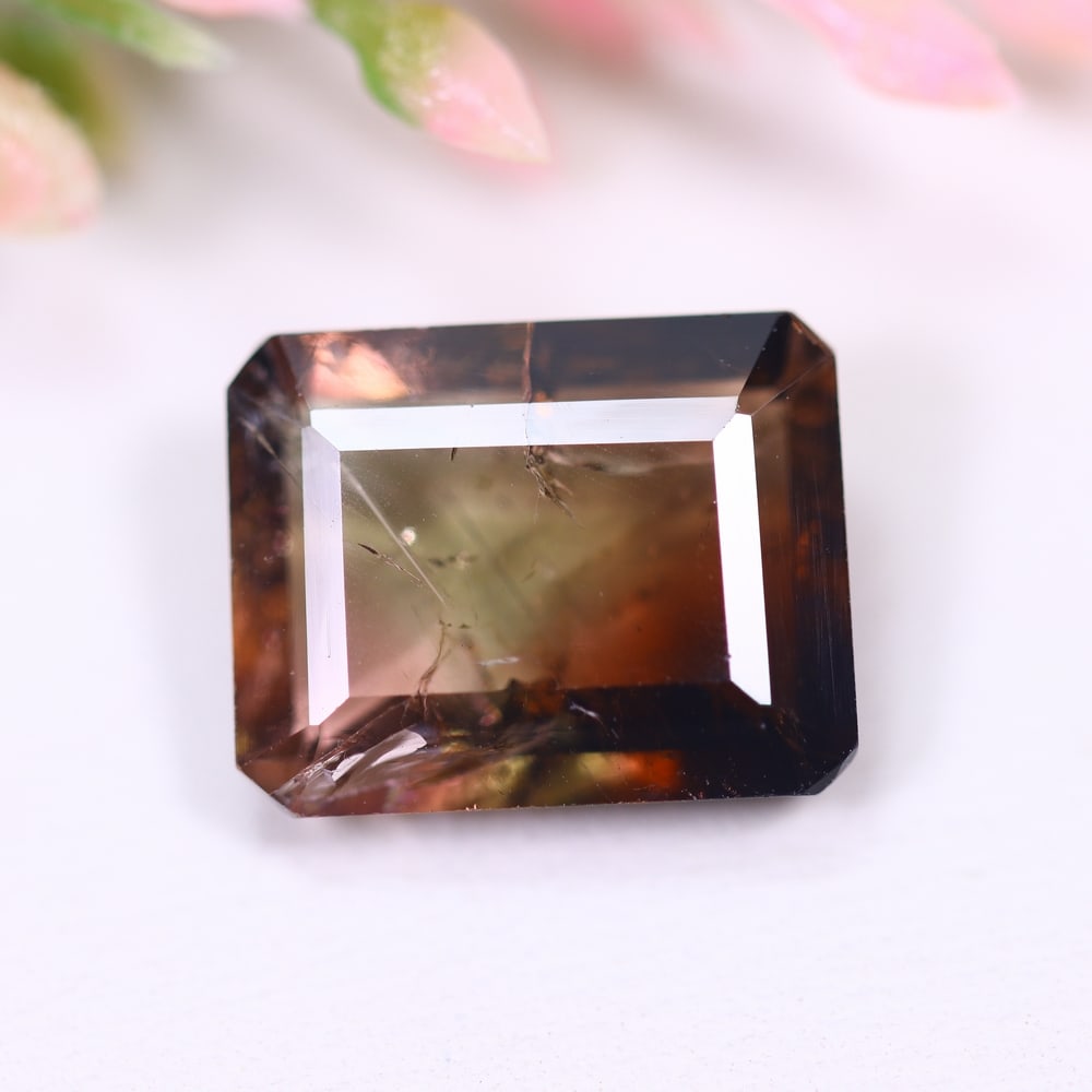 5.72cts Natural Watermelon Tourmaline - Bi-Colour Faceted Cut , 644E: Ksmith Heritage Auctioneers Subject: Natural Tourmaline Origin: Africa Carat Weight: 5.72 cts Dimension: 12.5x9.8x5.2 mm Type: Faceted, Polished