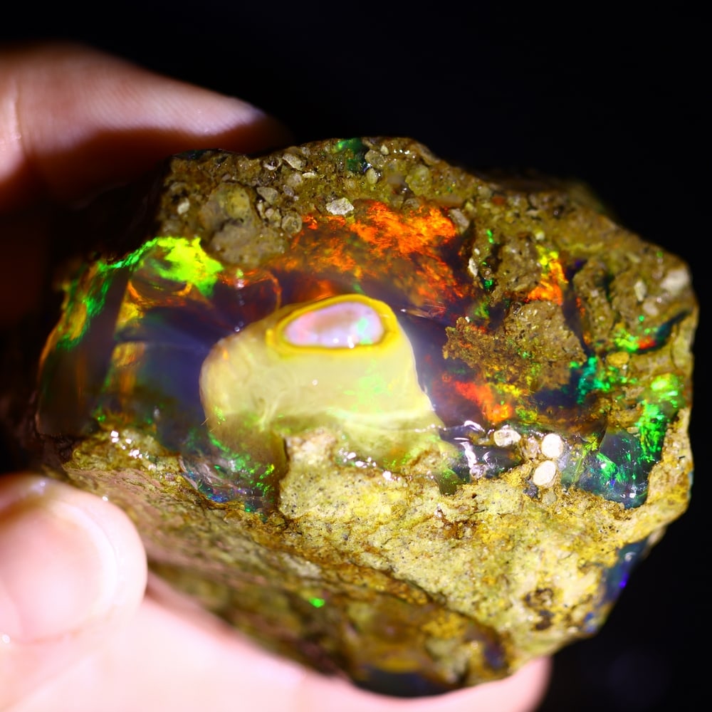 *650cts Rainbow Ghost Opal, Ethiopian Crystal Specimen Rough , 999E: Ksmith Heritage Auctioneers Subject: Natural Ethiopian Crystal Rough Origin: Ethiopia Carat Weight: 650 cts Dimension: 57x47x39 mm Treatment: Unheated Type: Rough Specimen