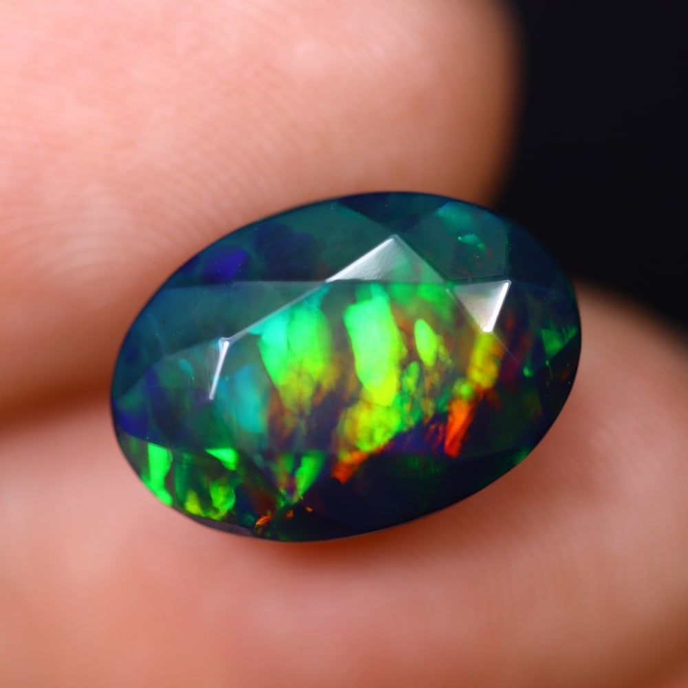 *4.78Ct Smoked Faceted Welo Opal Polished - Ethiopian Opal , 282C: Ksmith Heritage Auctioneers Subject: Natural Ethiopian Welo Opal Origin: Ethiopia Carat Weight: 4.78Ct Dimension: 14.4x10.1x8 mm Treatment: Smoked Type: Faceted, Polished<
