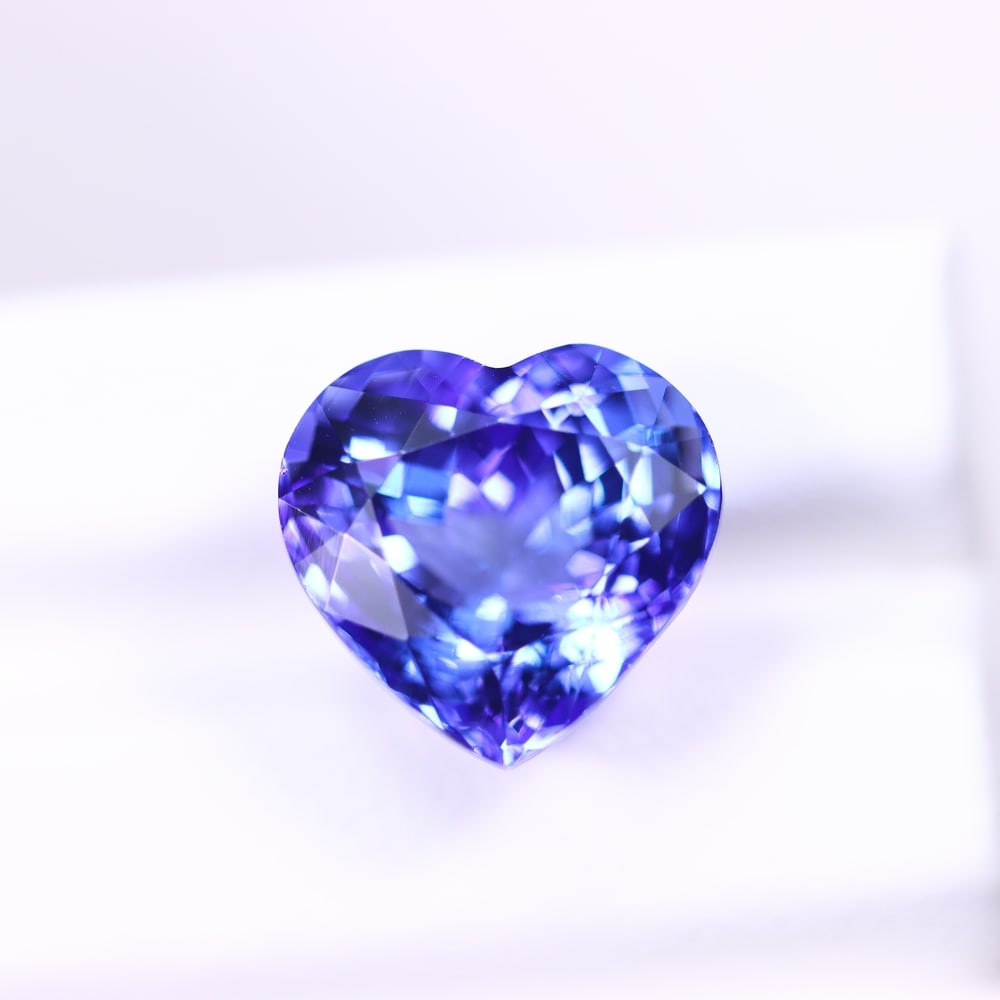 *GIA 9.63cts 4A Tanzanite, Perfect Heart Shape, 387C: Ksmith Heritage Auctioneers Subject: Natural Tanzanite Carat Weight: 9.63Ct Dimension: 12.07x12.63x8.81 mm Treatment: Heated Type: Faceted, Polished