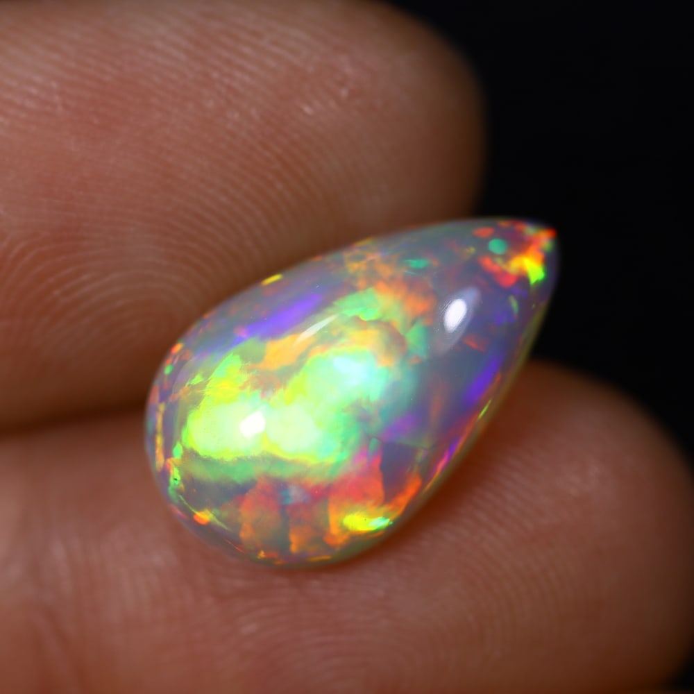 *3.96Ct Welo Opal Polished - Ethiopian Opal , 394C: Ksmith Heritage Auctioneers Subject: Natural Ethiopian Welo Opal Origin: Ethiopia Carat Weight: 3.96Ct Dimension: 16.4x9.8x5.3 mm Treatment: Natural Untreated Type: Caboch