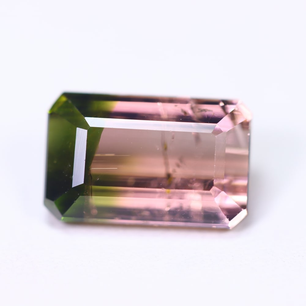5.19cts Natural Watermelon Tourmaline - Bi-Colour Faceted Cut, 747B: Ksmith Heritage Auctioneers Subject: Natural Tourmaline Origin: Africa Carat Weight: 5.19cts Dimension: 11.8x7.5x5.8 mm Type: Faceted, Polished