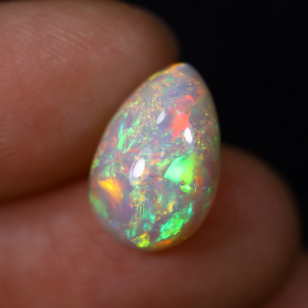 *4.24Ct Welo Opal Polished - Ethiopian Opal , 397C: Ksmith Heritage Auctioneers Subject: Natural Ethiopian Welo Opal Origin: Ethiopia Carat Weight: 4.24Ct Dimension: 14.2x9x7.7 mm Treatment: Natural Untreated Type: Cabochon