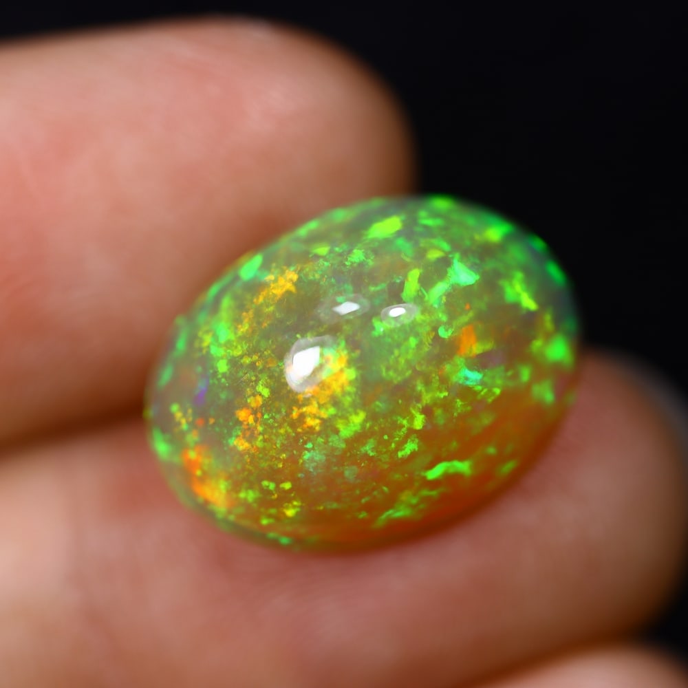 7.83Ct Welo Opal Polished - Ethiopian Opal - Oval Cabochon, 1032B: Ksmith Heritage Auctioneers Subject: Natural Ethiopian Welo Opal Origin: Ethiopia Carat Weight: 7.83Ct Dimension: 16.9 x 12.4 x 8 mm Treatment: Natural Untreated Shape: Oval