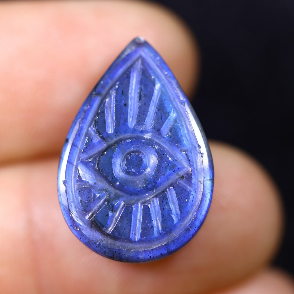14.24cts Labradorite Evil Eye - Carving , 1125E: Ksmith Heritage Auctioneers Subject: Natural Labradorite Origin: India Carat Weight: 14.24cts Dimension: 20.7x14.2x5.6 mm Treatment: Unheated Type: Carving