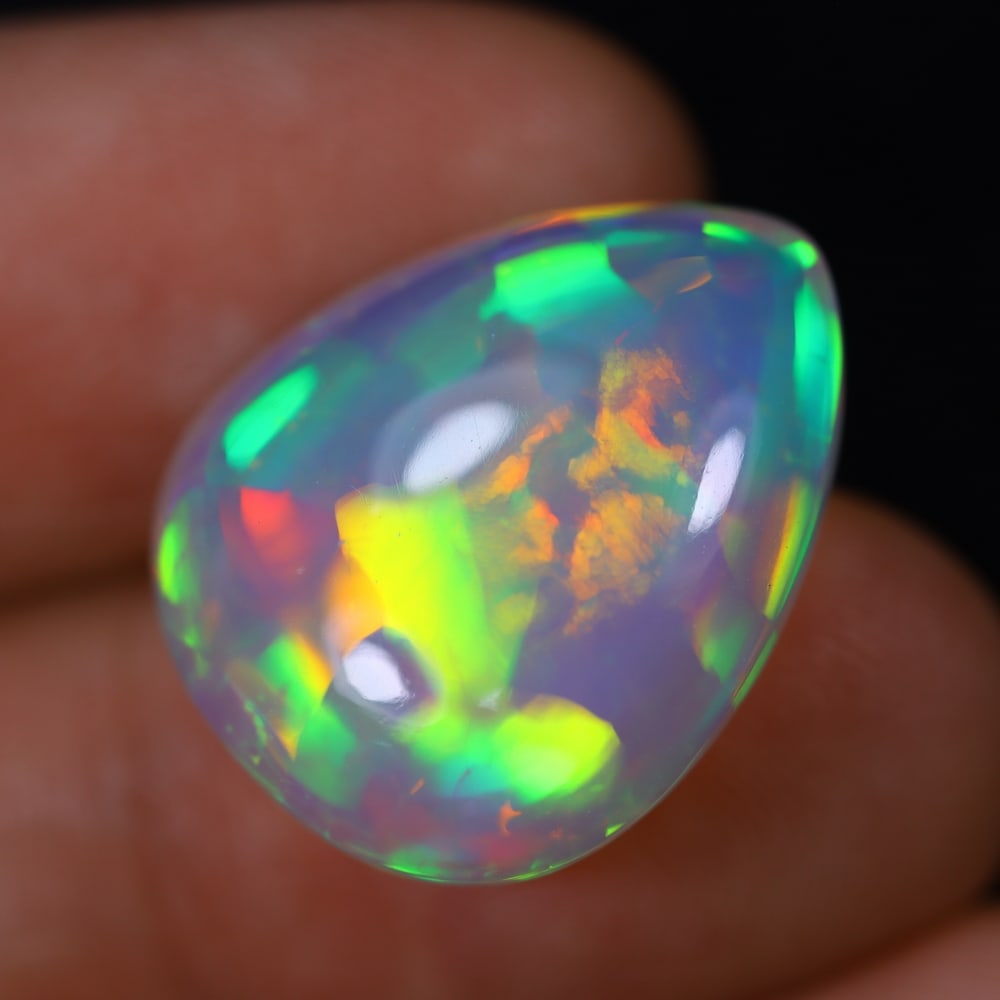 *13.77Ct Welo Opal Polished - Ethiopian Opal, 892B: Ksmith Heritage Auctioneers Subject: Natural Ethiopian Welo Opal Origin: Ethiopia Carat Weight: 13.77Ct Dimension: 19.9x16.5x8.8 mm Treatment: Natural Untreated Type: Cabochon,