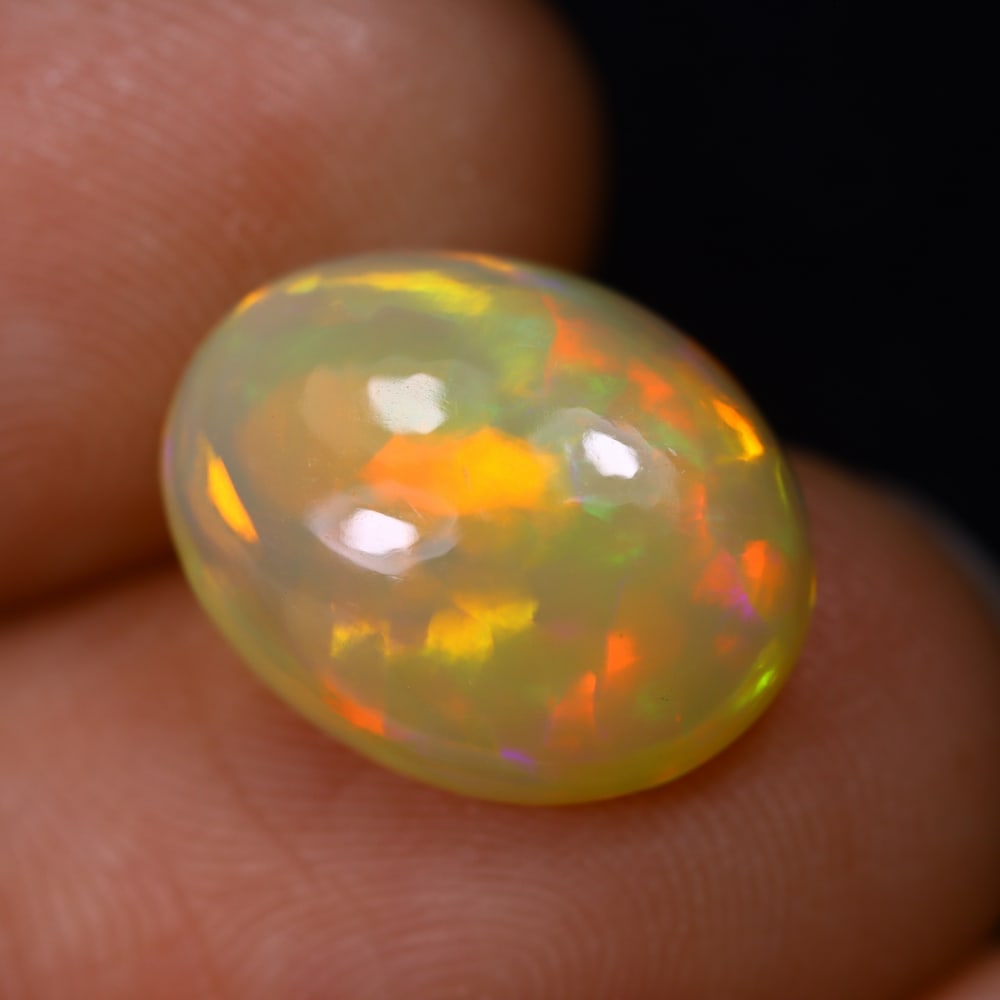 4.30Ct Welo Opal Polished - Ethiopian Opal, 944B: Ksmith Heritage Auctioneers Subject: Natural Ethiopian Welo Opal Origin: Ethiopia Carat Weight: 4.30Ct Dimension: 13.7x10.8x5.9 mm Treatment: Natural Untreated Type: Cabochon,