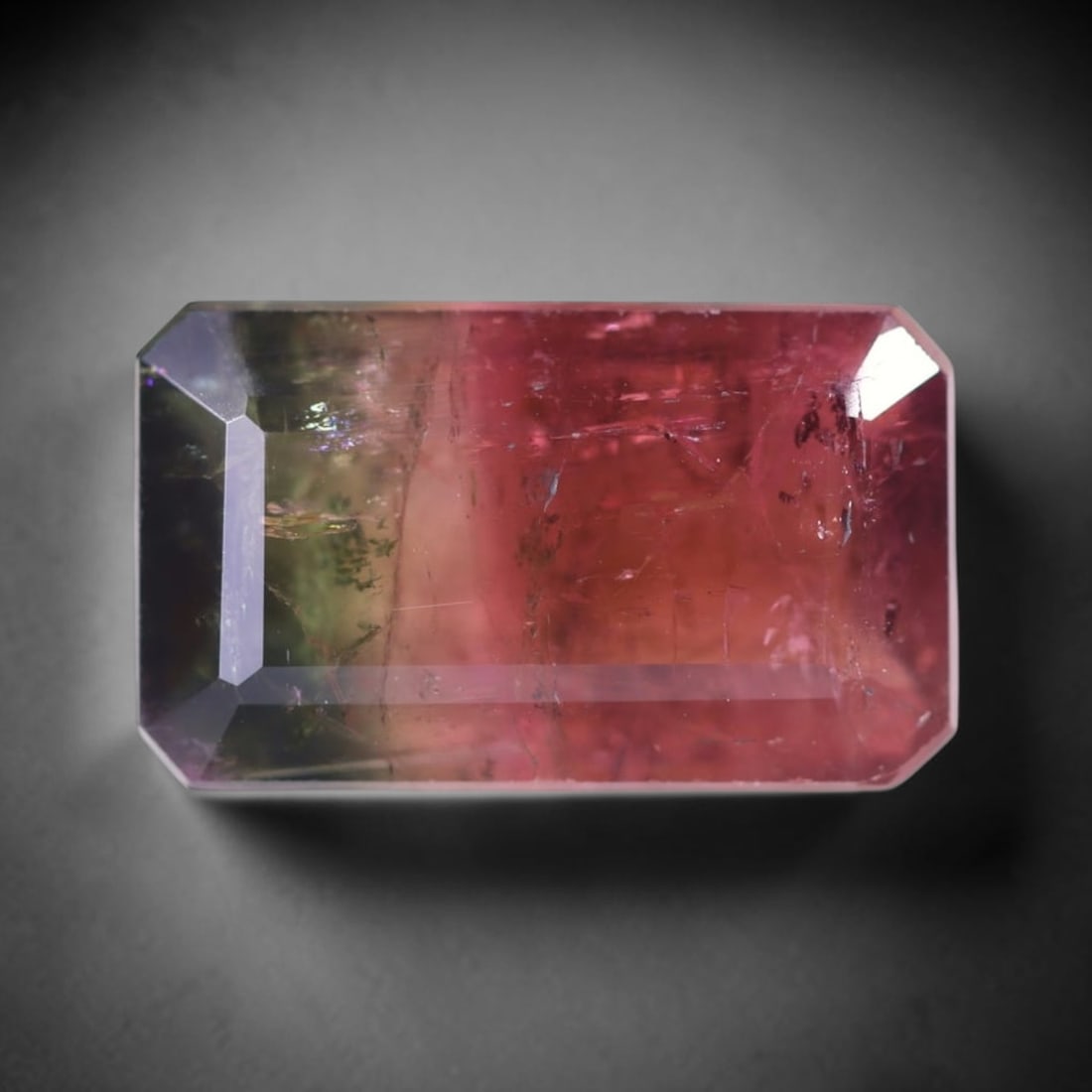 5.81cts Natural Watermelon Tourmaline - Bi-Colour Faceted Cut , 629E: Ksmith Heritage Auctioneers Subject: Natural Tourmaline Origin: Africa Carat Weight: 5.81 cts Dimension: 13.7x8.2x5.3 mm Type: Faceted, Polished