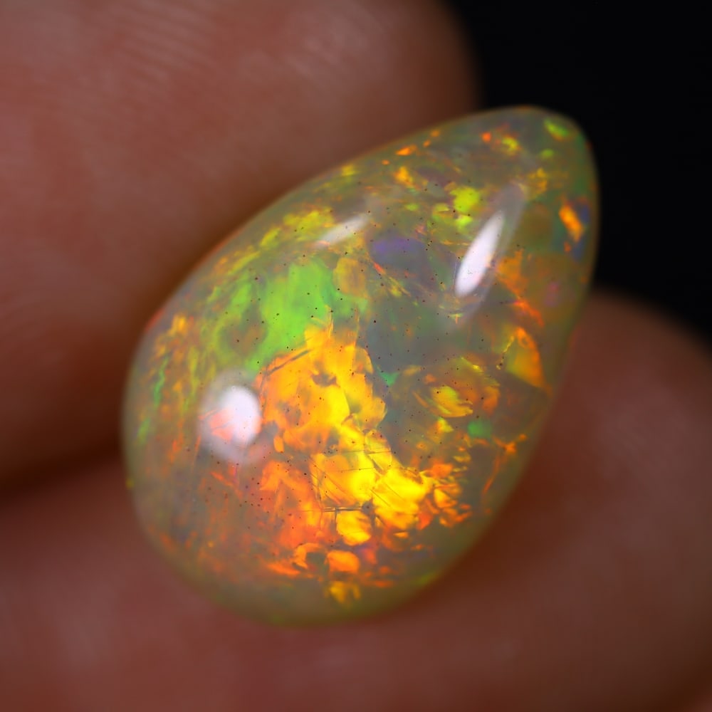 *5.73Ct Welo Opal Polished - Ethiopian Opal, 723B: Ksmith Heritage Auctioneers Subject: Natural Ethiopian Welo Opal Origin: Ethiopia Carat Weight: 5.73Ct Dimension: 16.9x10.9x6.7 mm Treatment: Natural Untreated Type: Cabochon,