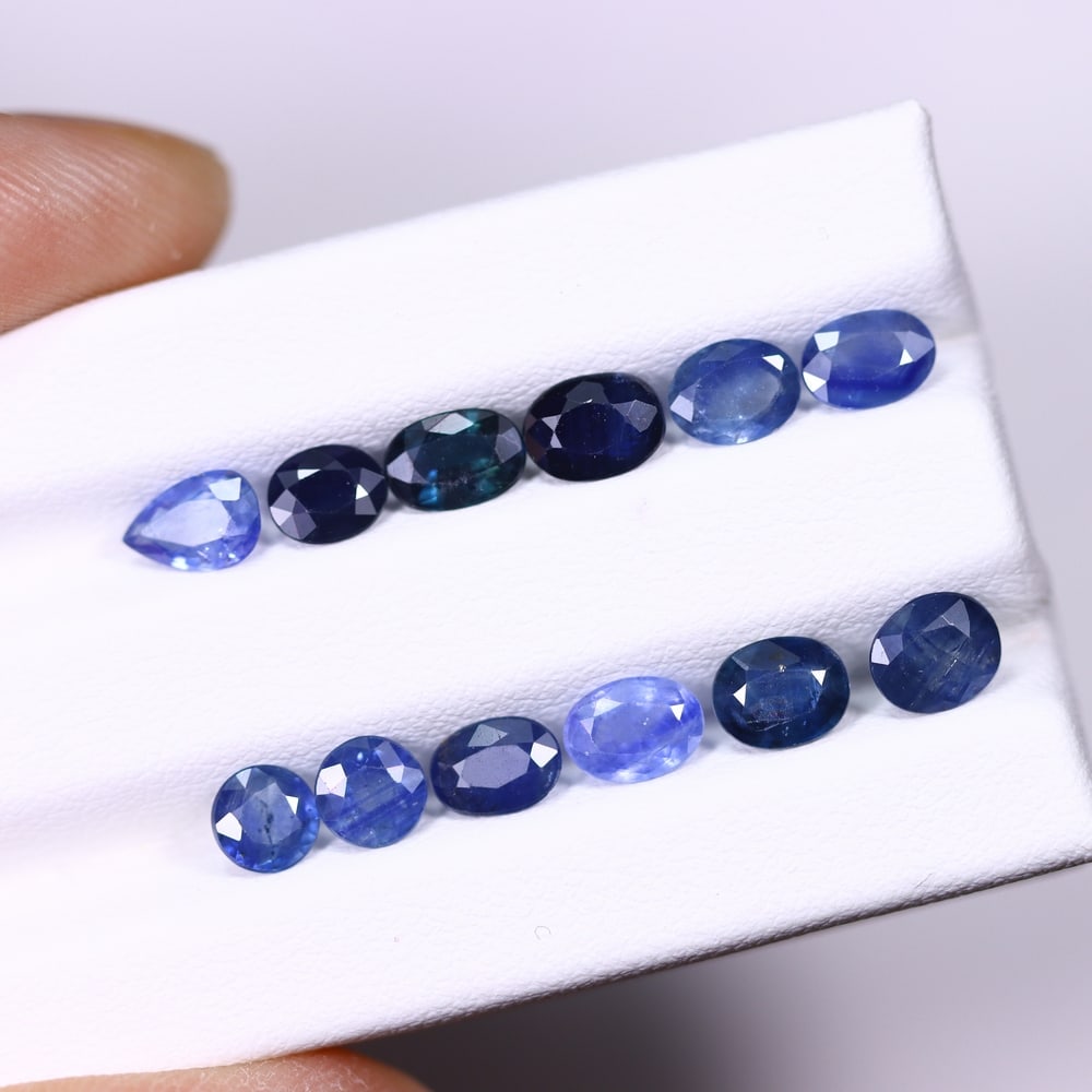 *6.97Ct Heated Blue Sapphire Lot - Polished Faceted , 349C: Ksmith Heritage Auctioneers Subject: Natural Sapphire Carat Weight: 6.97Ct Dimension: 5.9x4.4x2.2 mm Treatment: Heated Type: Faceted, Polished