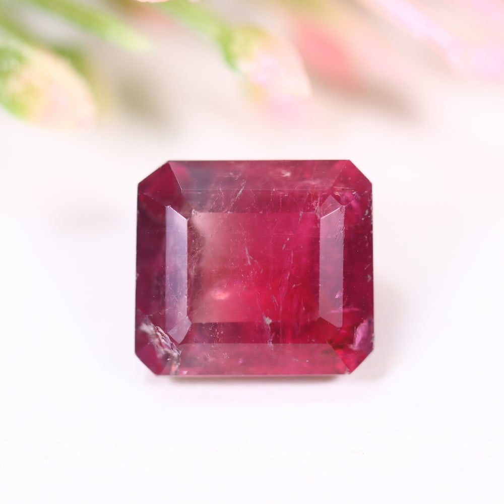 4.91cts Natural Watermelon Tourmaline - Bi-Colour Faceted Cut , 1155E: Ksmith Heritage Auctioneers Subject: Natural Tourmaline Origin: Africa Carat Weight: 4.91 cts Dimension: 10x9.1x6.1 mm Type: Faceted, Polished