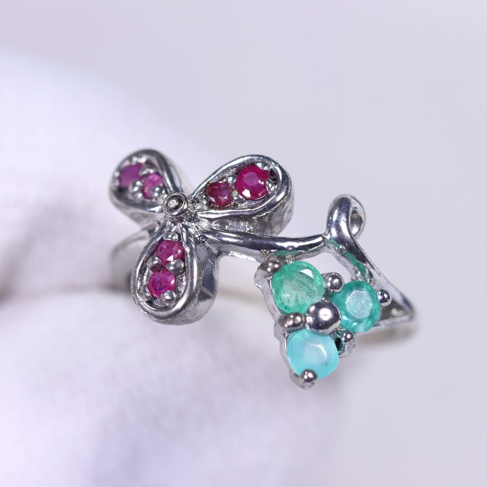 Ring US5.75 Ruby & Emerald - 925 Sterling Silver, 974B: Ksmith Heritage Auctioneers Subject: Natural Emerald & Ruby Origin: Thailand Carat Weight: 13.60ct Dimension: Gemstone 1.7-3mm Type: Ring