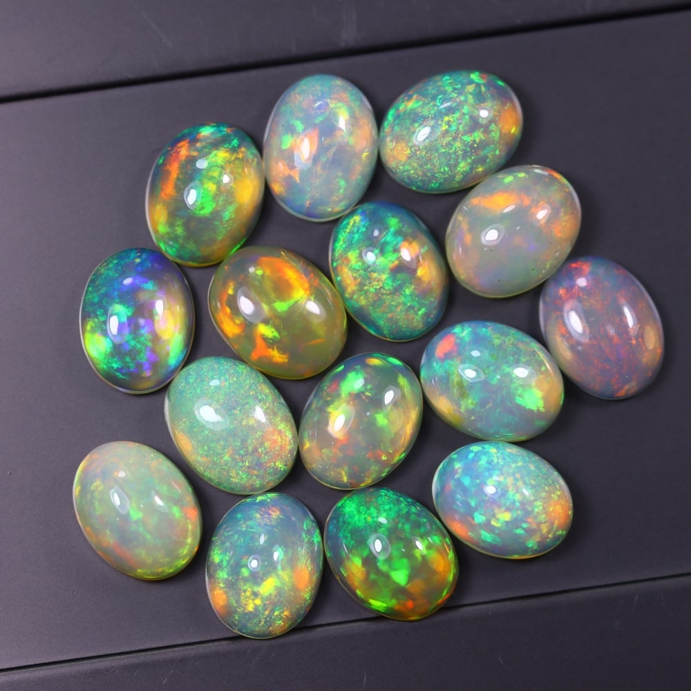 *18.89Ct 9x7mm Welo Opal Lot - Ethiopian Opal, 368C: Ksmith Heritage Auctioneers Subject: Natural Ethiopian Welo Opal Origin: Ethiopia Carat Weight: 18.89Ct Dimension: 9x7x4.5 mm Treatment: Natural Untreated Type: Cabochon, Polis