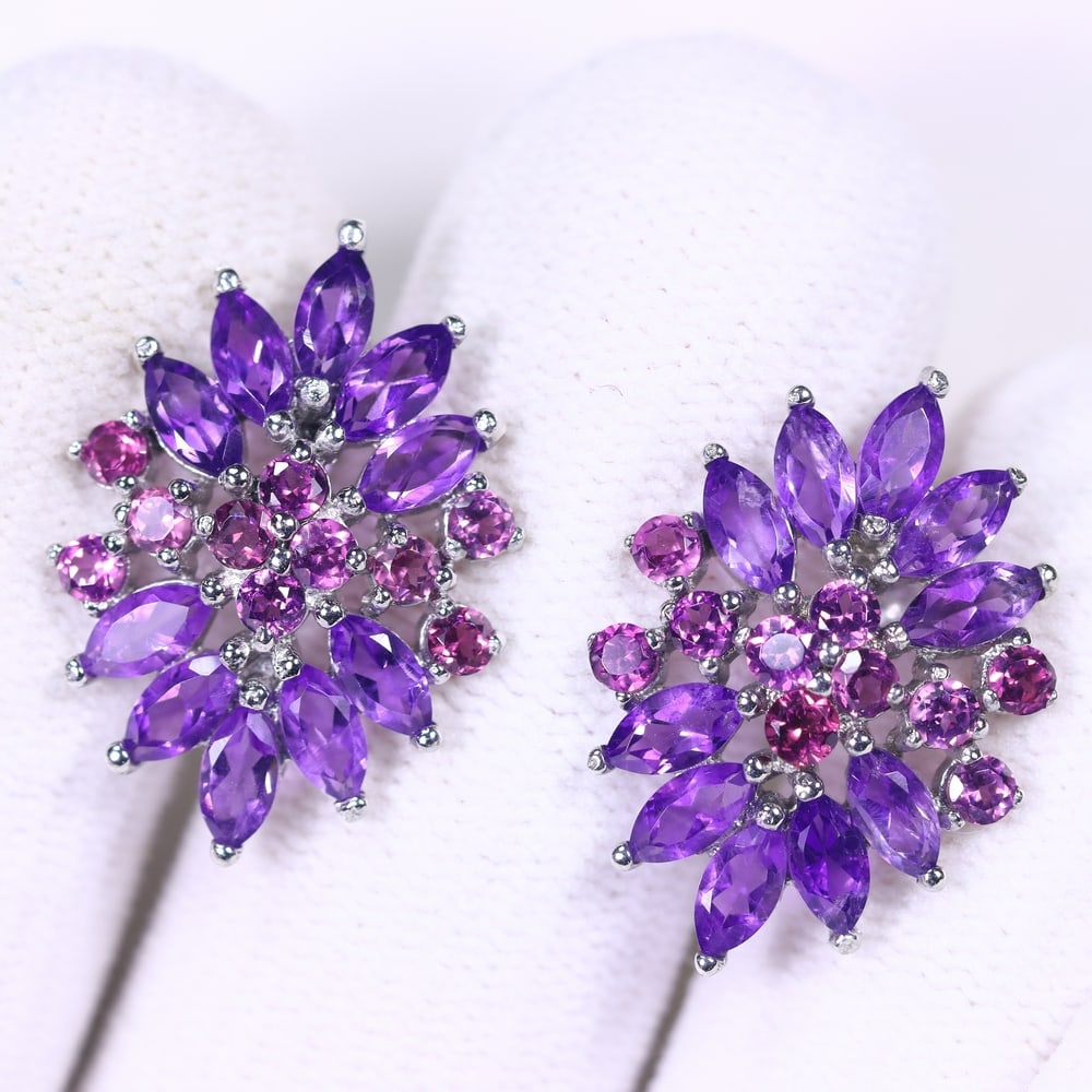 Earrings Amethyst & Rhodolite Garnet - 925 Sterling Silver, 37B: Ksmith Heritage Auctioneers Subject: Natural Amethyst & Rhodolite Garnet Origin: Thailand Carat Weight: 3.74g Dimension: Gemstone 2.5x5mm Type: Earrings