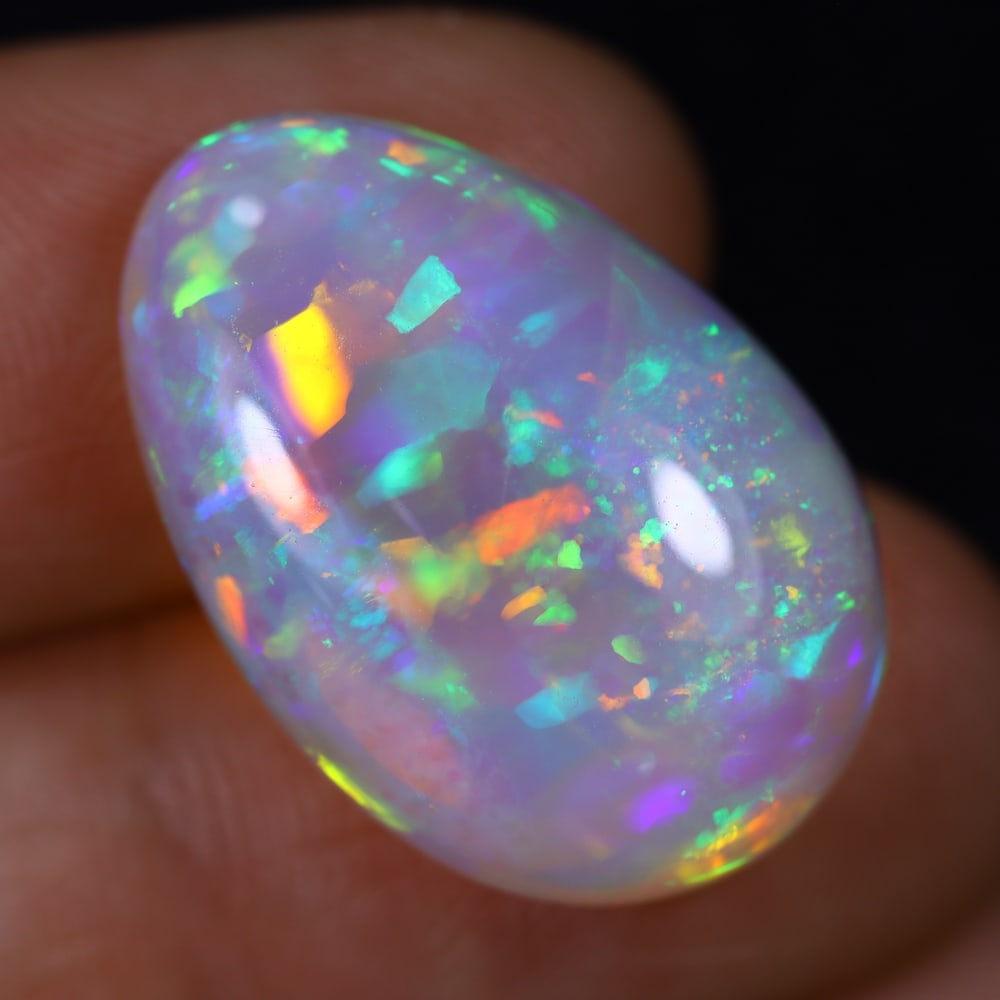 *14.20Ct Welo Opal Polished - Ethiopian Opal , 1112E: Ksmith Heritage Auctioneers Subject: Natural Ethiopian Welo Opal Origin: Ethiopia Carat Weight: 14.20Ct Dimension: 23x15.6x7.3 mm Treatment: Natural Untreated Type: Caboch