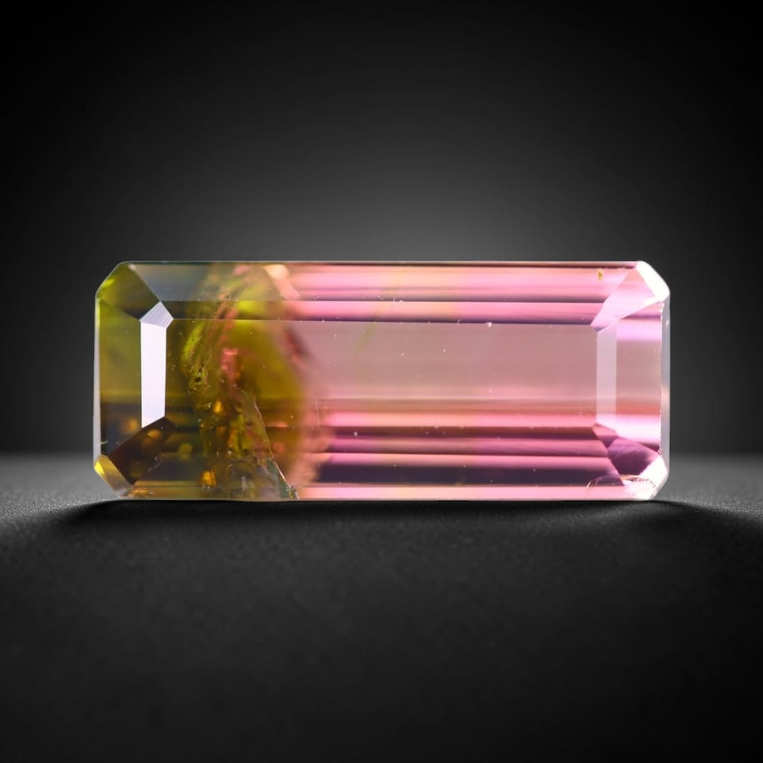 4.68cts Natural Watermelon Tourmaline - Bi-Colour Faceted Cut , 620E: Ksmith Heritage Auctioneers Subject: Natural Tourmaline Origin: Africa Carat Weight: 4.68 cts Dimension: 13.8x5.6x5.1 mm Type: Faceted, Polished