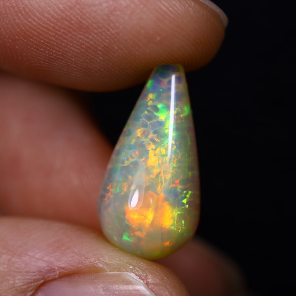 *6.15Ct Teardrop Welo Opal - Ethiopian Opal, 376C: Ksmith Heritage Auctioneers Subject: Natural Ethiopian Welo Opal Origin: Ethiopia Carat Weight: 6.15Ct Dimension: 17.8x9.4x9.3 mm Treatment: Natural Untreated Type: Cabochon, P