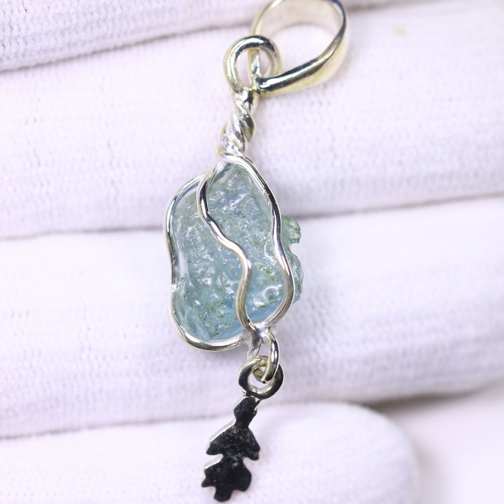 3.24g Crystal Rock Wire Wrap Pendant - 925 Silver , 262E (1 of 2)