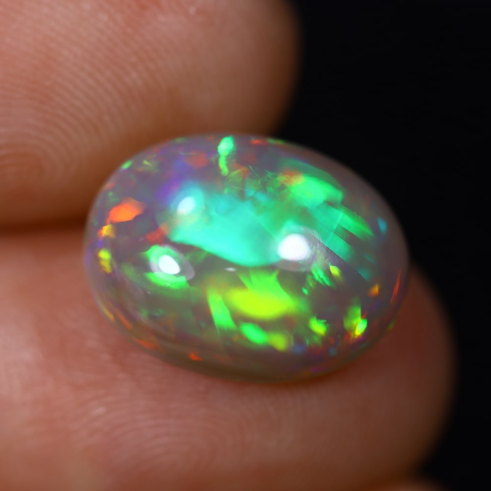 *5.23Ct Welo Opal Polished - Ethiopian Opal , 393C: Ksmith Heritage Auctioneers Subject: Natural Ethiopian Welo Opal Origin: Ethiopia Carat Weight: 5.23Ct Dimension: 14.5x11.1x6.1 mm Treatment: Natural Untreated Type: Caboc