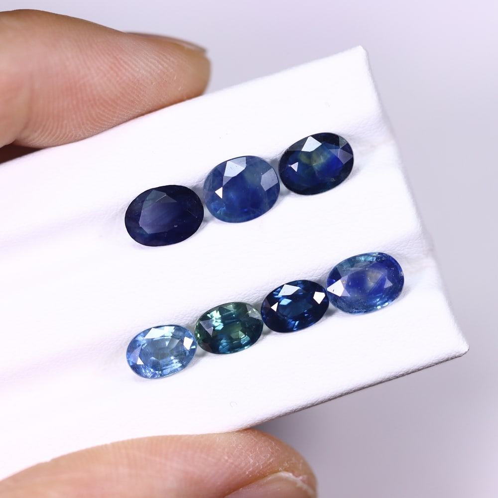 *9.54Ct Heated Blue Sapphire Lot - Polished Faceted , 335C: Ksmith Heritage Auctioneers Subject: Natural Sapphire Carat Weight: 9.54Ct Dimension: 6.9x4.8x3.7 mm Treatment: Heated Type: Faceted, Polished