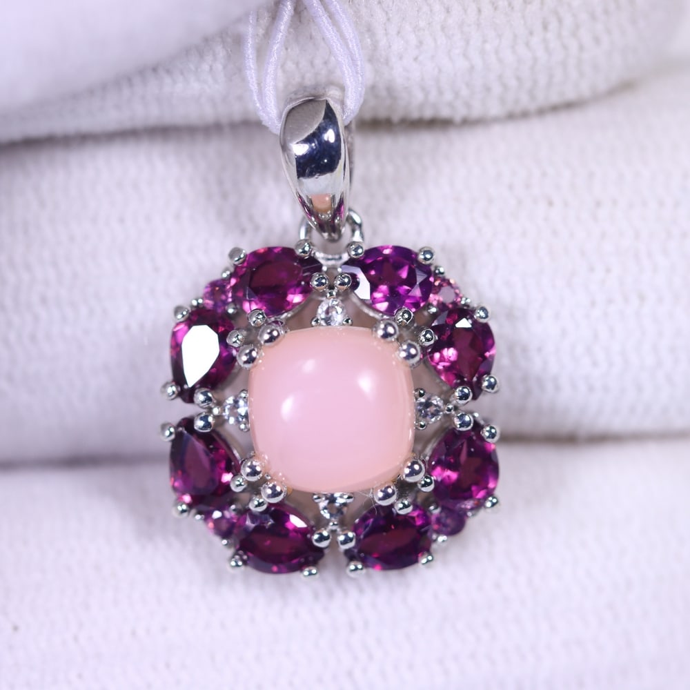 Pendant Opal Zircon & Rhodolite Garnet - 925 Sterling Silver - White Gold Plated , 747E: Ksmith Heritage Auctioneers Subject: Natural Opal, Rhodolite Garnet & Zircon Origin: Thailand Carat Weight: 12.63ct Dimension: Gemstone 7x7mm Type: Pendant