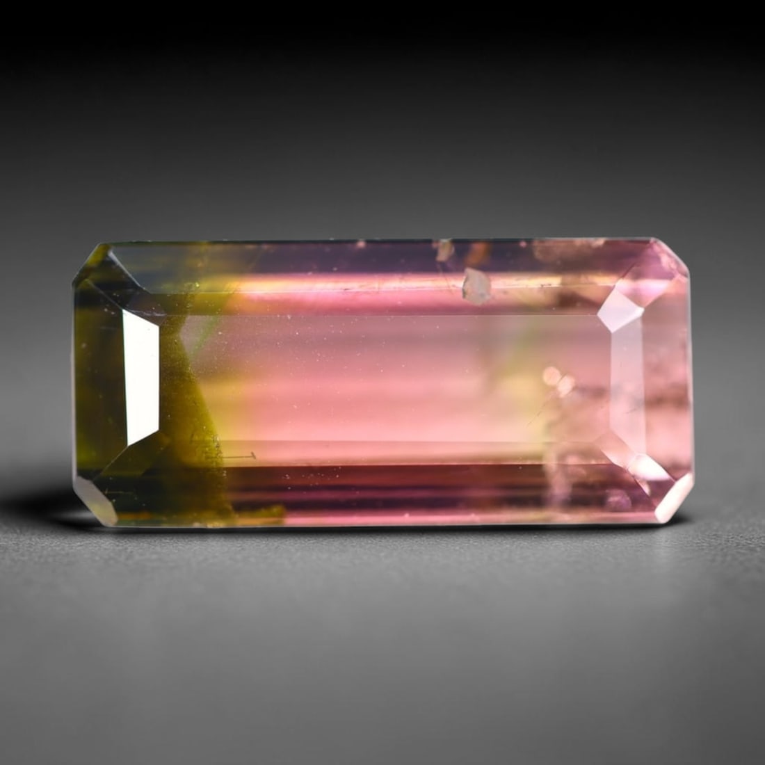 4.67cts Natural Watermelon Tourmaline - Bi-Colour Faceted Cut , 433E: Ksmith Heritage Auctioneers Subject: Natural Tourmaline Origin: Africa Carat Weight: 4.67 cts Dimension: 14x6.4x4.9 mm Type: Faceted, Polished