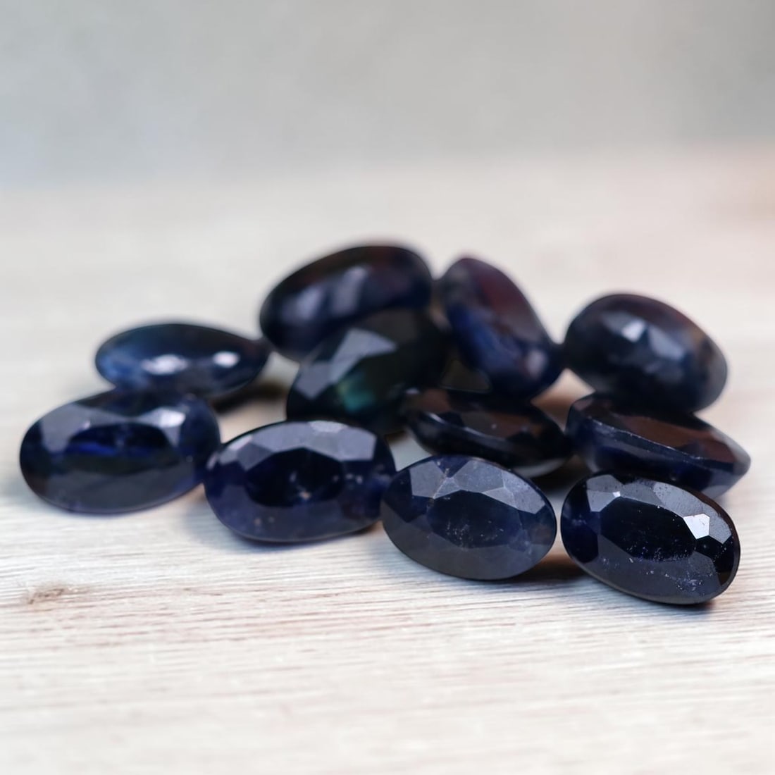 Blue Sapphire 4.04Ct Oval Cut Natural Deep Color Sapphire LOT, 1107MZ: Ksmith Jewels Global Welcome to our auction house, today auction brought to you by Ksmith Jewels Global based in Penang, Malaysia specialize in all kinds of opal and color gemstone both in manufacturi
