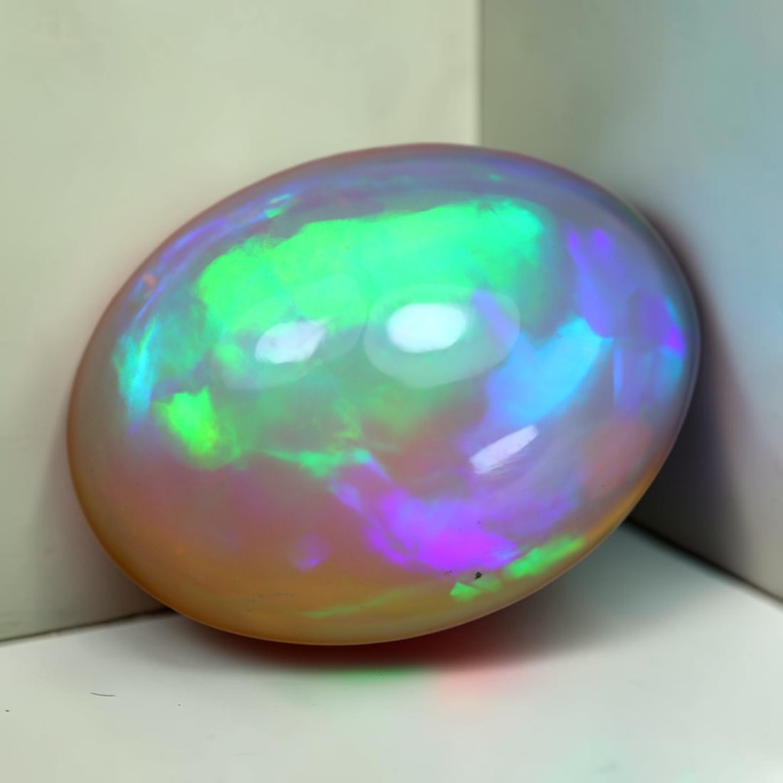 3.73Ct Brilliant Rainbow Flash Ethiopian Welo Opal, 1164MZ: Ksmith Jewels Global Welcome to our auction house, today auction brought to you by Ksmith Jewels Global based in Penang, Malaysia specialize in all kinds of opal and color gemstone both in manufacturi