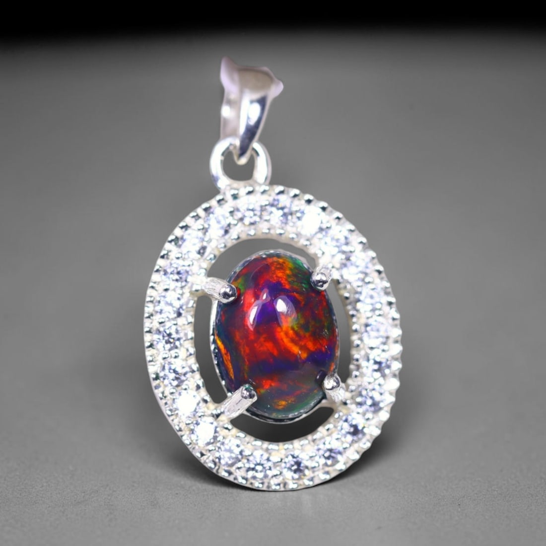 Silver Pendant with Ethiopian Black Opal 3.5grams - 925 Sterling Silver , 1059E: Ksmith Heritage Auctioneers Subject: Opal & Simulated Diamond Silver Pendant Carat Weight: 3.5 grams (approx.) Dimension: Opal 10x7mm, Pendant 22x15mm