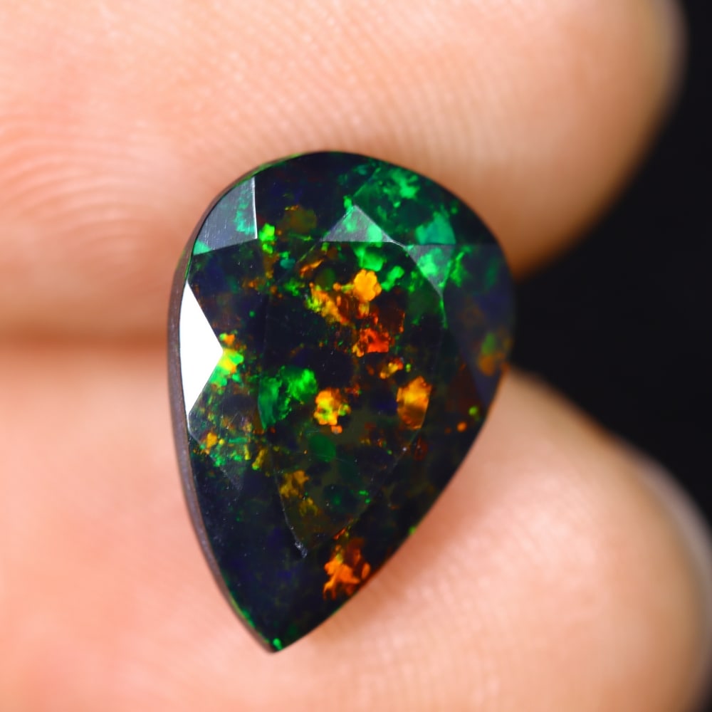 2.51Ct Ethiopian Black Smoked Opal, Faceted Cut - 12.9x8.9x5.9 mm , 622C: Ksmith Heritage Auctioneers Subject: Natural Ethiopian Welo Opal Origin: Ethiopia Treatment: Smoked