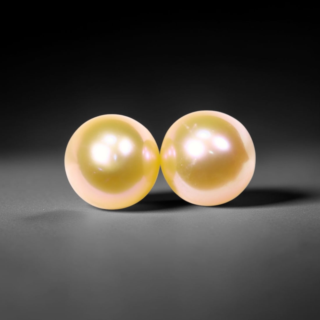 2.69cts Freshwater Pearl Pair 5.7mm, Peach Natural Colour - No Hole Drill , 510C: Ksmith Heritage Auctioneers Subject: Natural Pearl Treatment: None, Natural Colour Shape: Round Bead Type: Without hole, no drill